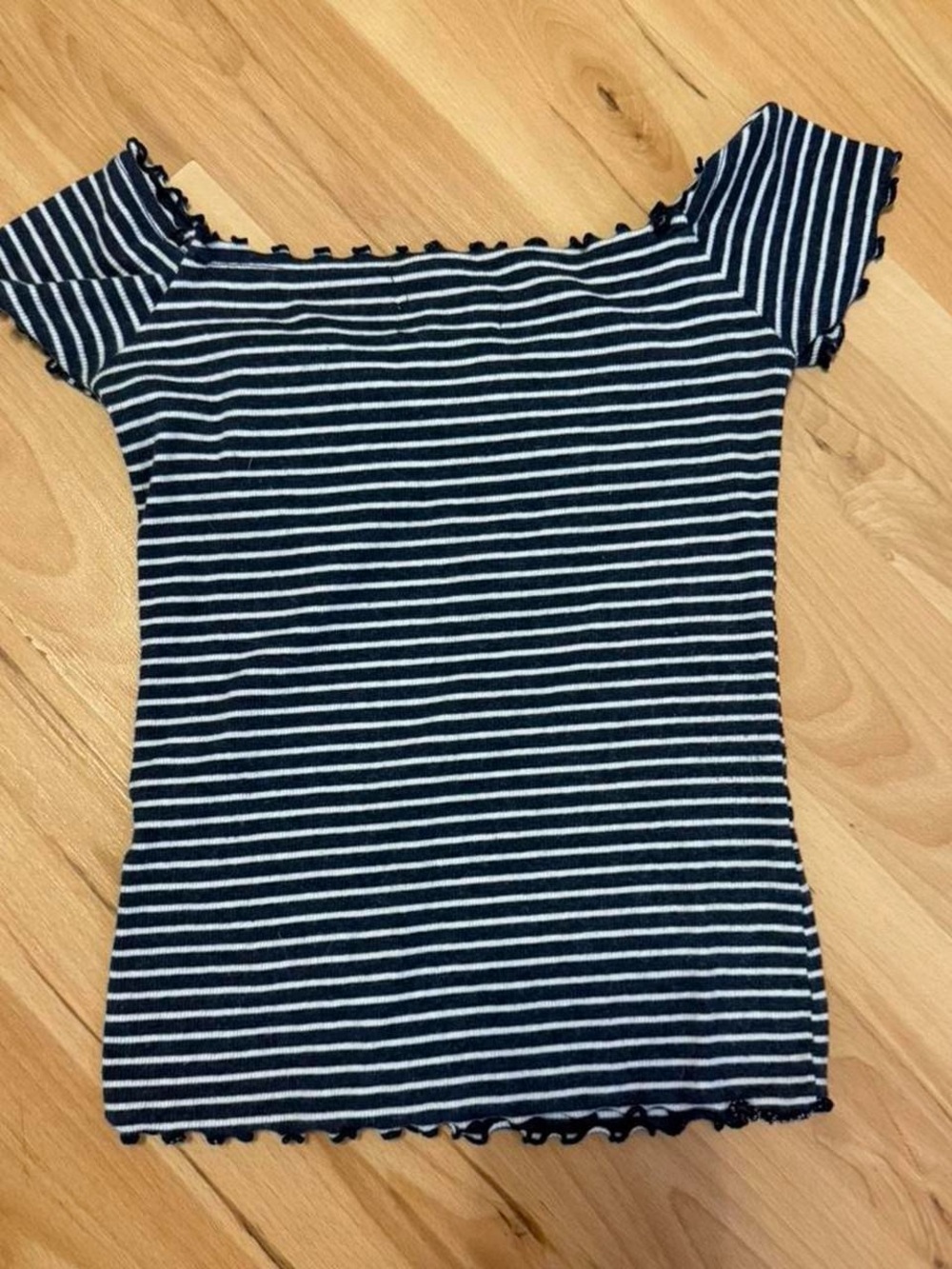 Hollister Navy & White Striped Off-Shoulder Ribbed Crop Top - Picture 4 of 4